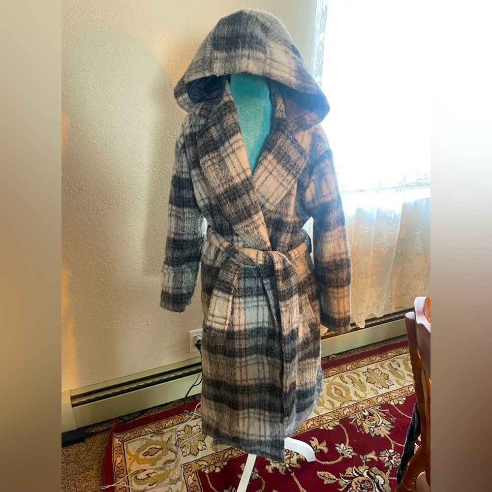 American Eagle: fuzzy Plaid Hooded Women's Coat